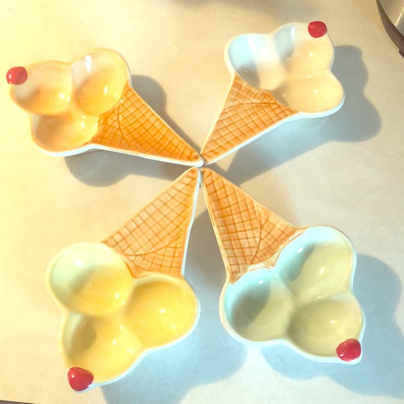Williams Sonoma Other - 4 Williams Sonoma ice cream cone serving bowls